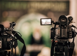 من الكاتب إلى النجم ومن الإعلام إلى الإعلان