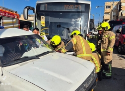 إنقاذ سائق في حيفا بعد حادث تصادم بين شاحنة ومترونيت