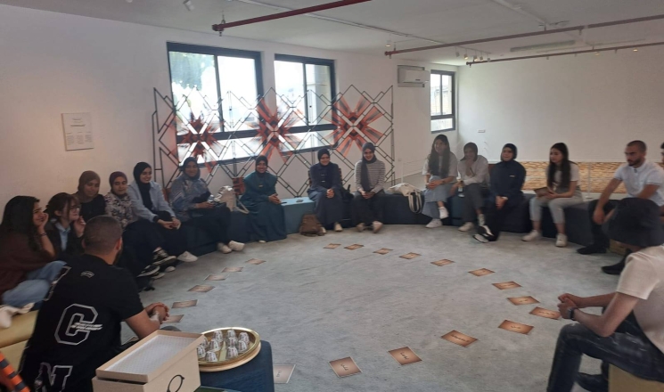 بيت الكرمة يستضيف طلابًا من وادي عارة ضمن برنامج مفاتيح حيفا