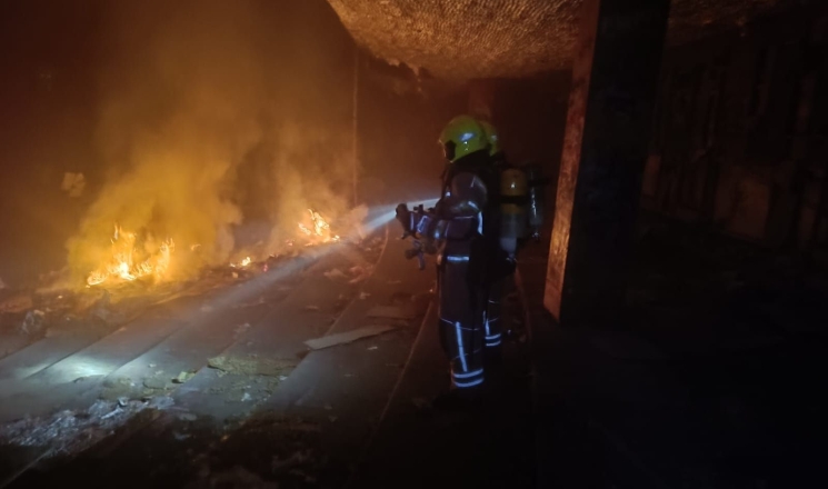 اندلاع حريق في مبنى مهجور بحيفا