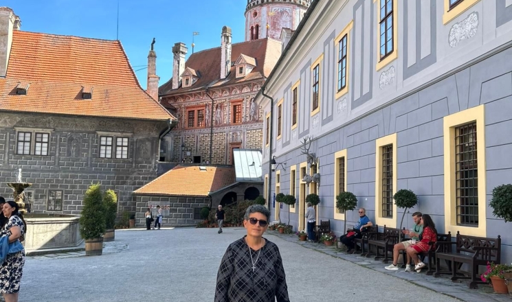 معجزاتٌ مؤجَّلة: في مديح الزمن الذي يُربّي أرواحنا - بقلم: رانية مرجية