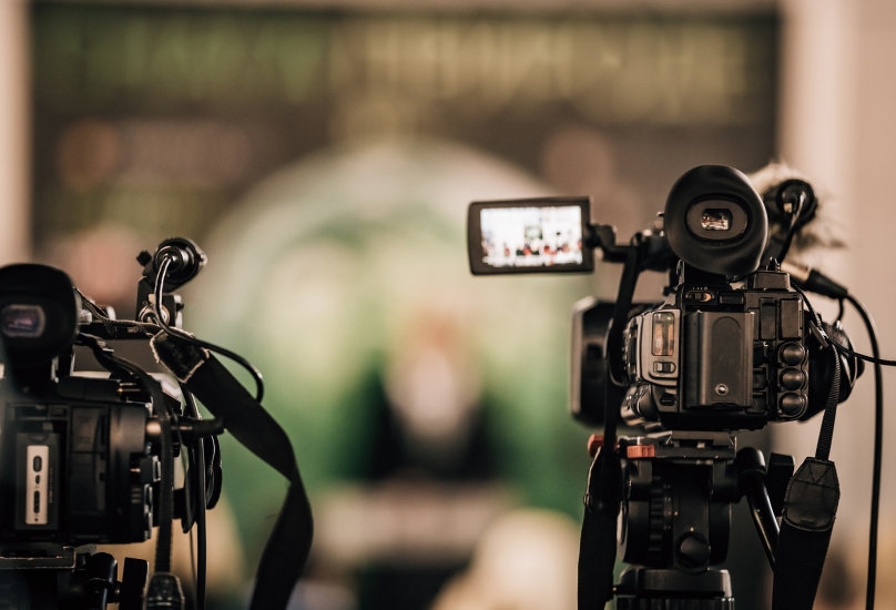 من الكاتب إلى النجم ومن الإعلام إلى الإعلان