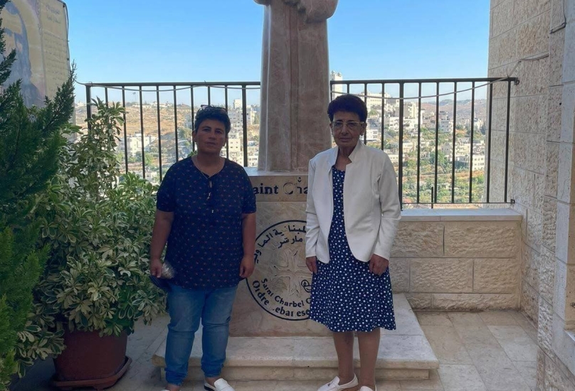 الكاتبة رانية مرجية ووالدتها الراحلة