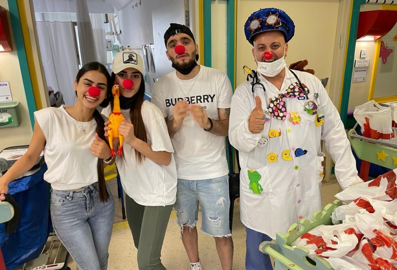 توزيع الهدايا على الأطفال بمناسبة الأعياد المُباركة التي حلت هذا الشهر ..