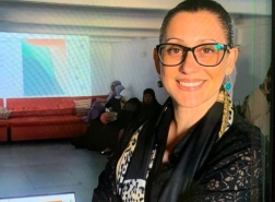 سامية عرموش تحاضر في حيفا حول الأثر البيئي لصناعة الملابس