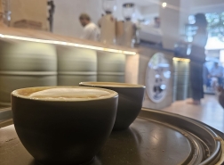 مقهى سمرة: حيث تلتقي الحداثة بروح التراث في قلب حيفا