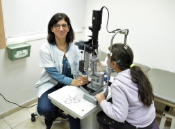 مستشفى الكرمل في حيفا يتصدر أبحاث العيون