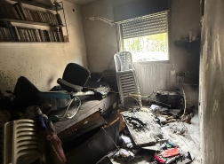 حيفا: إنقاذ عالق من داخل شقة سكنية بعد اندلاع حريق