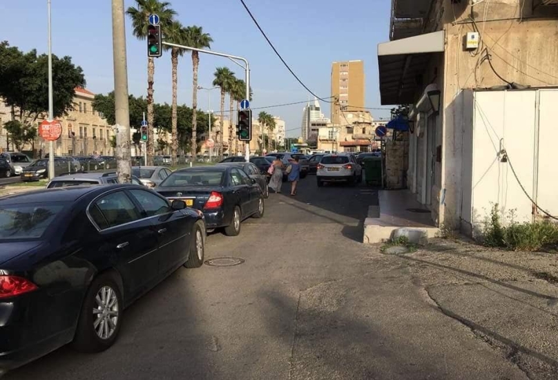 شارع عصفور في حيفا: أزمة مرورية خانقة وإهمال يفاقم معاناة السكان
